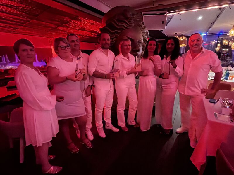 Soirée blanche a Ibiza pour nos franchisés